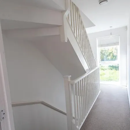 Holiday home October Disc - Long - Contractors Bristol