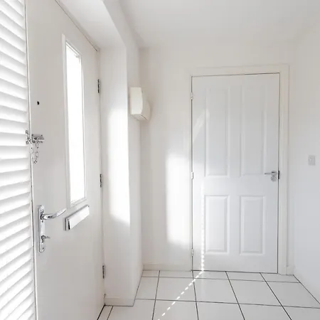 October Disc - Long - Contractors Holiday home *
